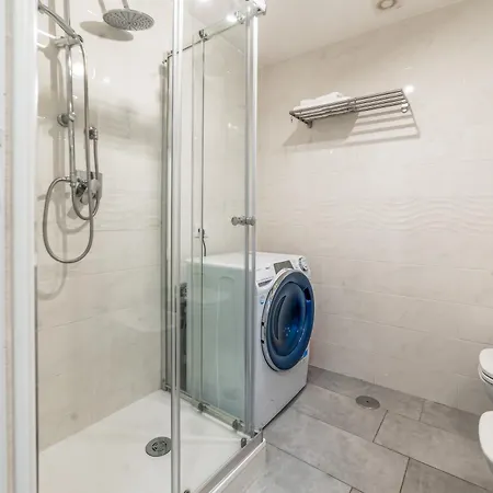 Benedetta Flat - Metropigneto & Tram - Free Wi-fi Apartamento *